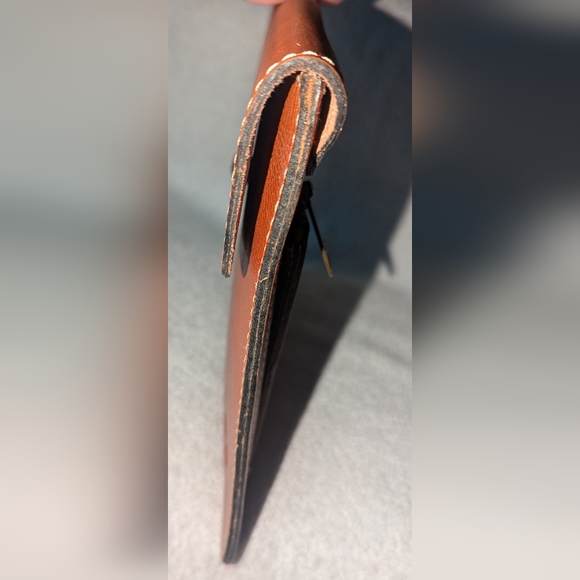 Patricia Nash Midi Heritage tan leather tech iPad portfolio. - Picture 5 of 10